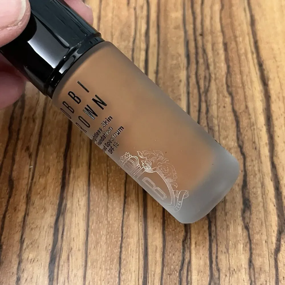 Bobbi Brown Weightless Skin Foundation SPF 15 N-090 Neutral Walnut